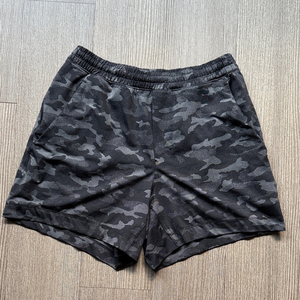 lululemon athletica Black Camo Pace Breaker Linerless 5”